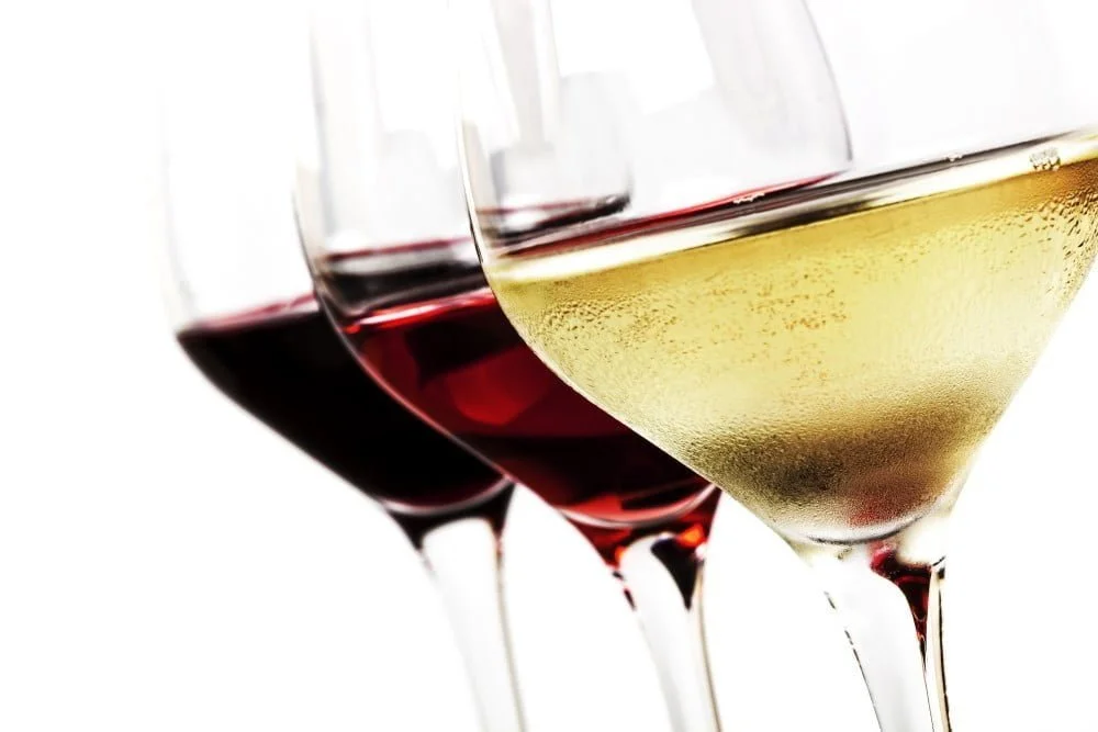 3 forskellige vine i glas
